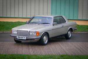 Image 2/30 de Mercedes-Benz 280 CE (1980)