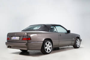 Image 9/33 of Mercedes-Benz 300 CE-24 (1992)