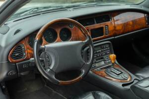 Imagen 41/50 de Jaguar XK8 4.0 (2000)