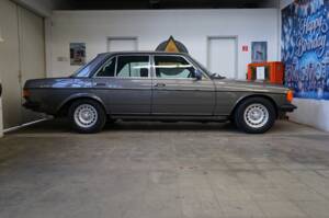 Image 40/41 de Mercedes-Benz 280 CE (1980)