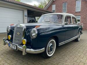 Immagine 2/39 di Mercedes-Benz 220 S (1957)