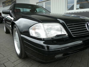 Image 21/28 of Mercedes-Benz SL 500 (1998)