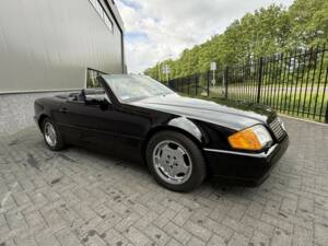 Image 3/50 of Mercedes-Benz 500 SL (1991)