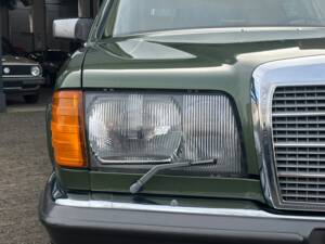 Bild 6/24 von Mercedes-Benz 280 SE (1982)