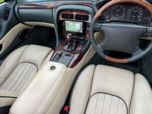 Image 31/44 of Aston Martin DB 7 Volante (1998)