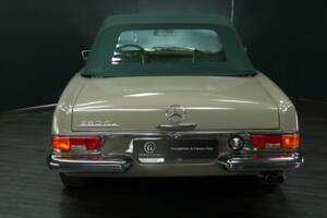 Image 32/50 de Mercedes-Benz 280 SL (1970)