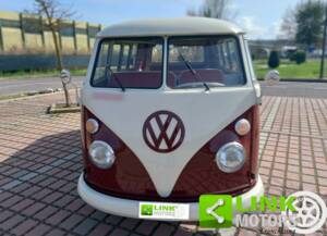 Image 2/10 of Volkswagen T1 minibus (1964)