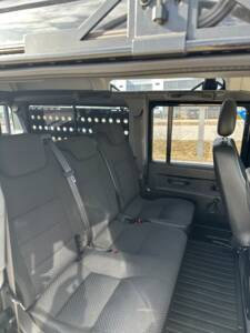 Bild 12/21 von Land Rover Defender 110 (2013)