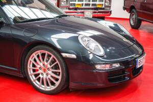 Image 32/48 of Porsche 911 Carrera 4S (2007)