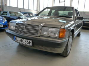 Image 32/34 de Mercedes-Benz 190 E 1.8 (1991)