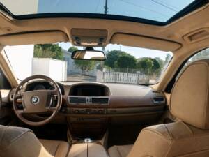 Bild 2/8 von BMW 735i (2002)