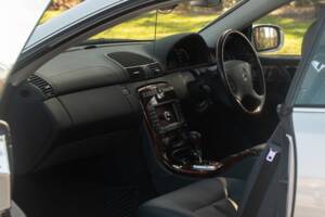 Image 16/50 of Mercedes-Benz CL 500 (2002)