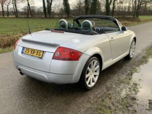 Image 8/8 of Audi TT 1.8 T quattro (2001)