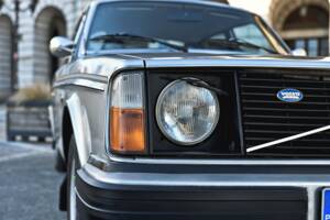 Image 4/38 de Volvo 244 DLS (1977)