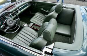 Image 18/38 of Mercedes-Benz 280 SL (1969)