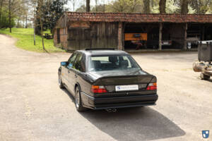 Image 5/98 of Mercedes-Benz 300 E-24 (1992)