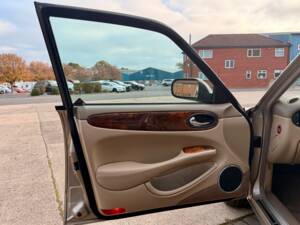 Bild 16/32 von Jaguar XJ 8 Sovereign (1999)