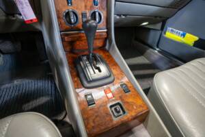 Image 15/32 of Mercedes-Benz 280 SL (1985)