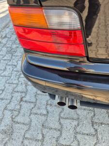 Image 18/49 of BMW 318is "Class II" (1994)