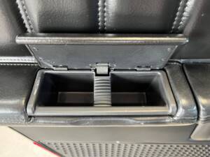 Image 41/47 of Lancia Thema 8.32 (1989)