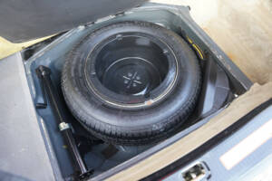 Image 29/50 of Mercedes-Benz 560 SEC (1987)
