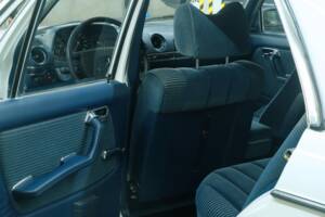Bild 21/50 von Mercedes-Benz 230 (1977)