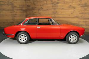 Image 14/19 of Alfa Romeo Giulia 1600 GT Junior (1975)