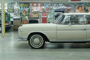 Image 13/50 of Mercedes-Benz 300 SE (1966)