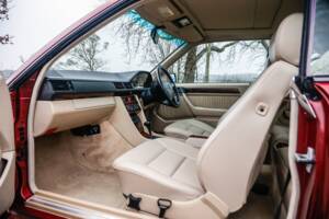 Immagine 27/47 di Mercedes-Benz E 220 (1995)