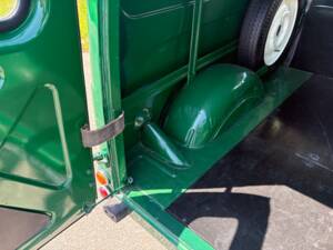 Image 14/16 of Morris Minor 1000 Traveller (1969)
