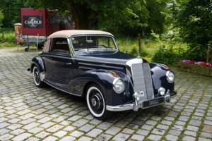 Image 3/22 de Mercedes-Benz 220 Cabriolet A (1953)
