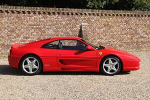 Bild 26/50 von Ferrari F 355 Berlinetta (1996)