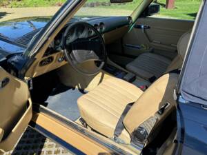 Image 17/38 de Mercedes-Benz 280 SL (1982)
