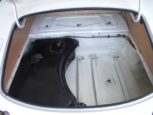 Image 28/37 of Jaguar E-Type 4.2 (1966)