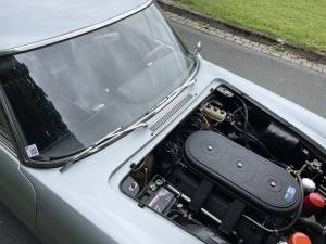 Image 20/26 of Ferrari 330 GT 2+2 (1966)