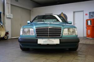 Afbeelding 5/50 van Mercedes-Benz 300 CE-24 (1993)
