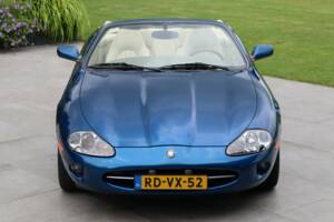 Image 7/50 de Jaguar XK8 4.0 (1997)