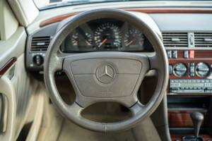 Bild 28/74 von Mercedes-Benz C 280 (1993)
