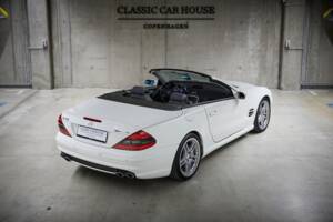 Image 15/99 de Mercedes-Benz SL 55 AMG (2005)