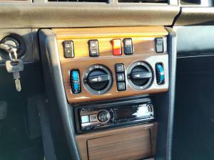 Image 12/36 of Mercedes-Benz 230 CE (1989)