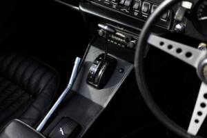 Image 14/39 of Jaguar E-Type V12 (1972)