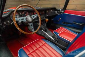 Image 2/17 de Jaguar E-Type (1970)