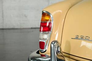 Immagine 34/50 di Mercedes-Benz 220 S Cabriolet (1958)