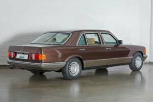 Image 5/20 of Mercedes-Benz 500 SEL (1982)