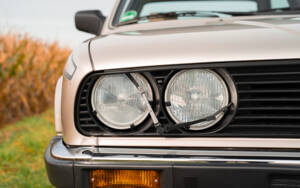 Image 17/80 of BMW 320i (1983)