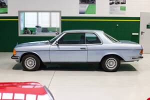 Bild 6/18 von Mercedes-Benz 230 C (1977)