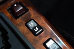 Image 19/37 of Mercedes-Benz SL 320 (1993)