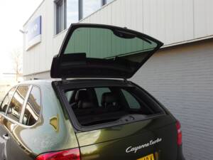 Image 77/99 of Porsche Cayenne Turbo (2007)