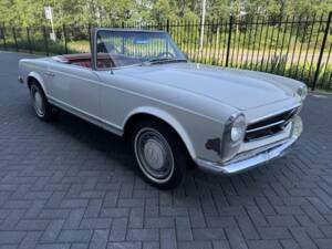 Image 3/50 of Mercedes-Benz 230 SL (1967)