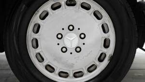 Image 11/15 of Mercedes-Benz 560 SL (1986)